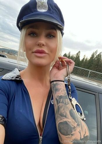 ashleywolfx