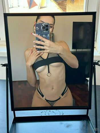 Sara Mia Sara8teen